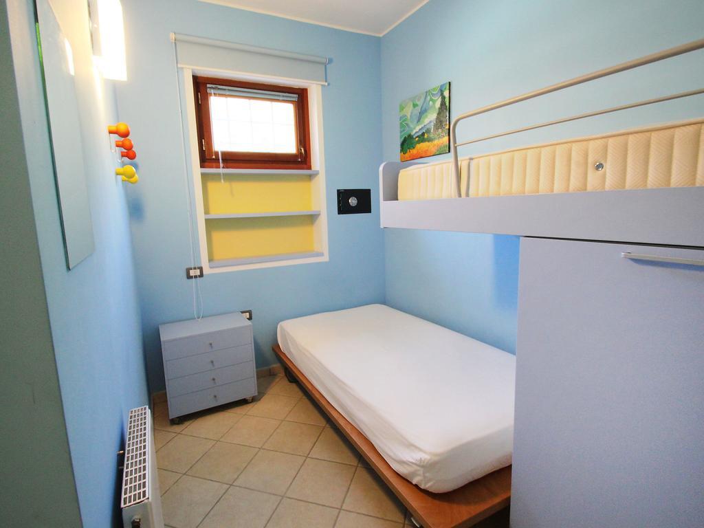 Apartment Hermitage-5 By Interhome Porto Valtravaglia Quarto foto